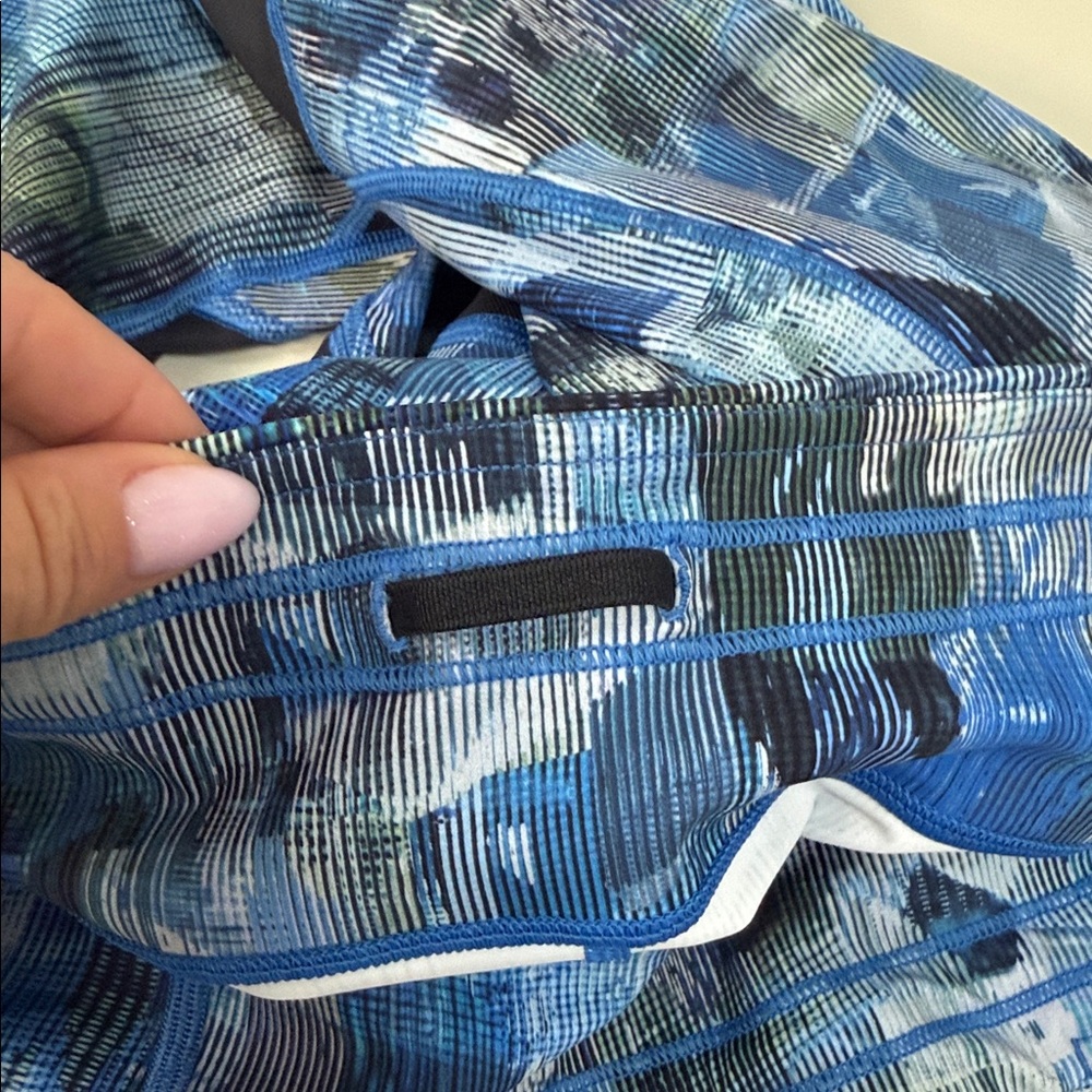 Lululemon On Pace Crop *21" Sun Dazed Multi Blue Sz 10! - Picture 8 of 9